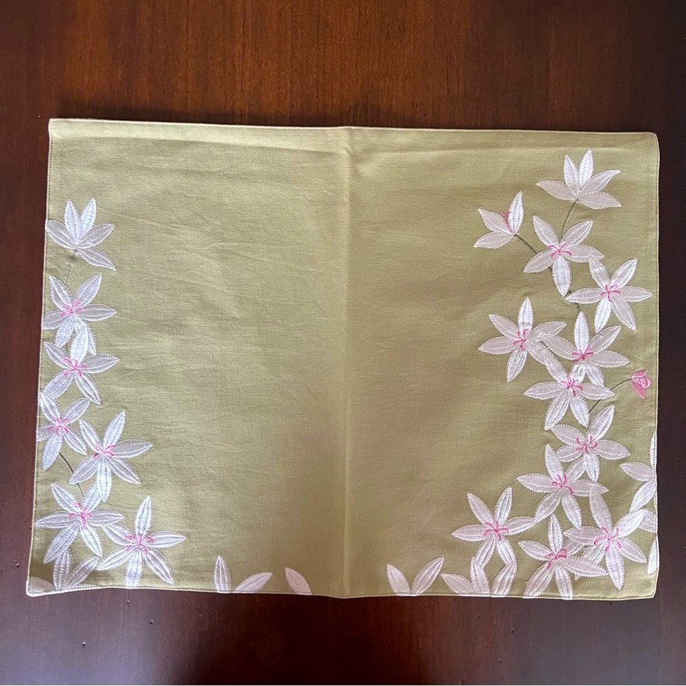 Crate & Barrel Green Cloth Placemats with Floral Embroidery